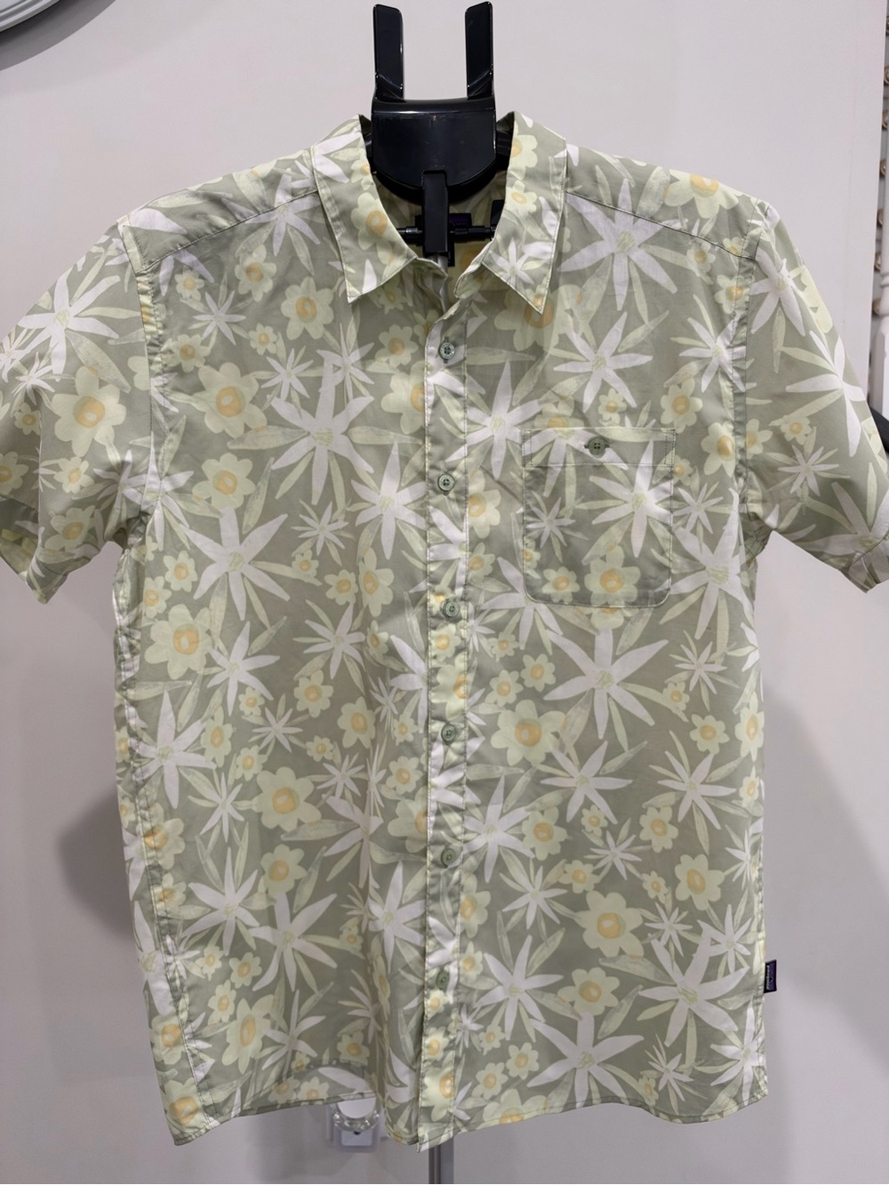 Patagonia Men's Go To Shirt floral green yellow size Large
